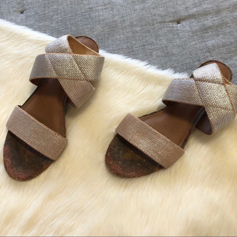 Lucky brand gold heeled sandal sz.7